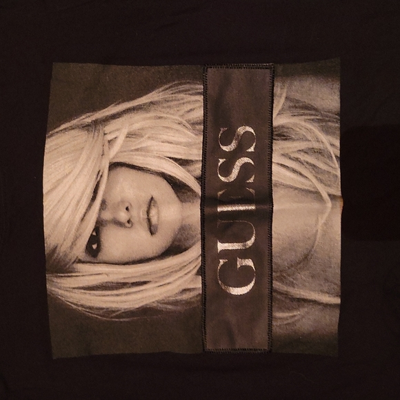 Guess Tshirt - Picture 2 of 3